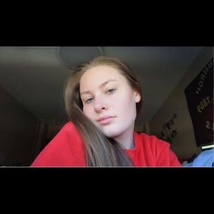 Meet your Posher, Caitlin